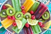 Il mange des Popsicles le matin!