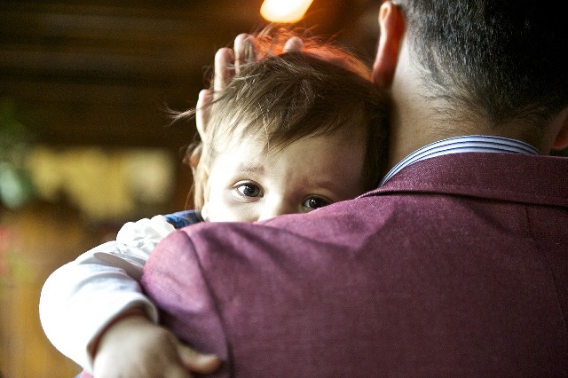 Relation entre un père et son bébé
