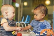 6 éléments pour favoriser la sociabilisation de votre bébé