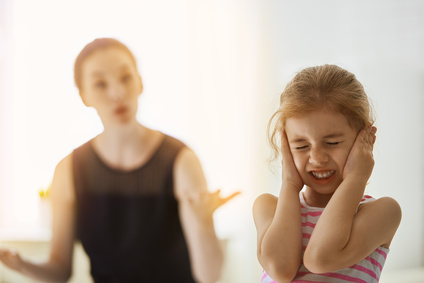 La mère a toujours le mauvais rôle auprès des enfants!