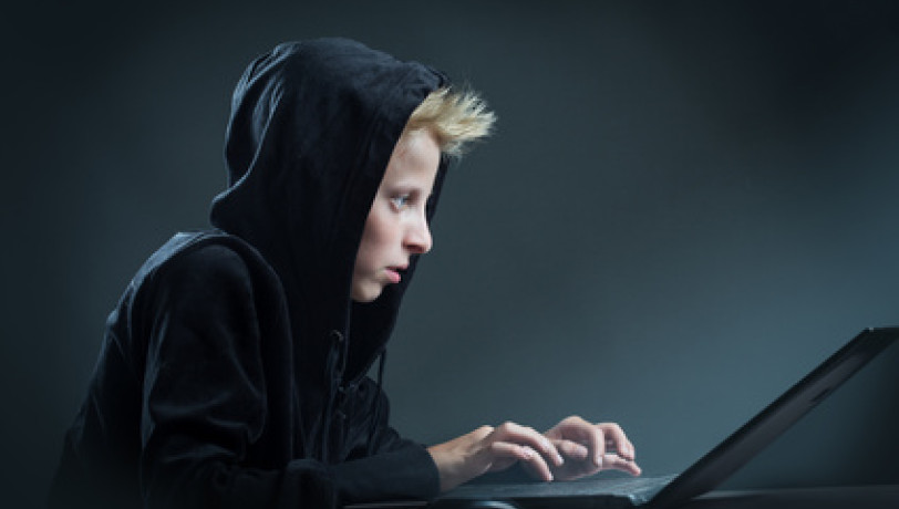Protéger les jeunes contre la cyberintimidation : actions et conseils pratiques pour les parents