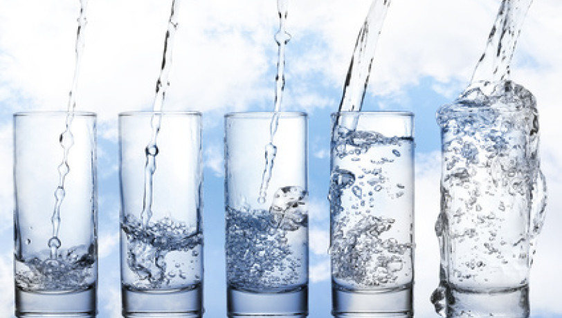 Il faut boire 7 verres d’eau par jour pour combler nos besoins en eau.