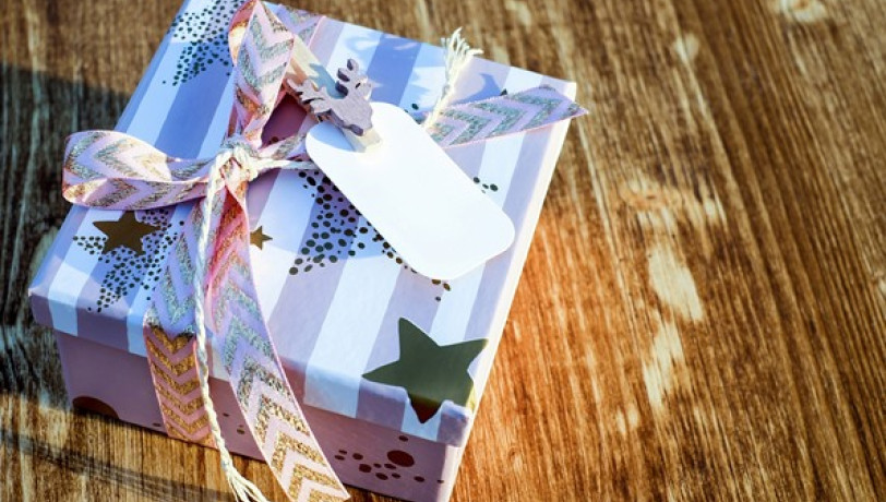 Offrir un cadeau à l’enseignant… Obligatoire ou pas ?