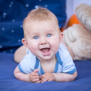 Doit On Placer Bebe Sur Le Ventre Pour Jouer Joelle Malenfant Nanny Secours